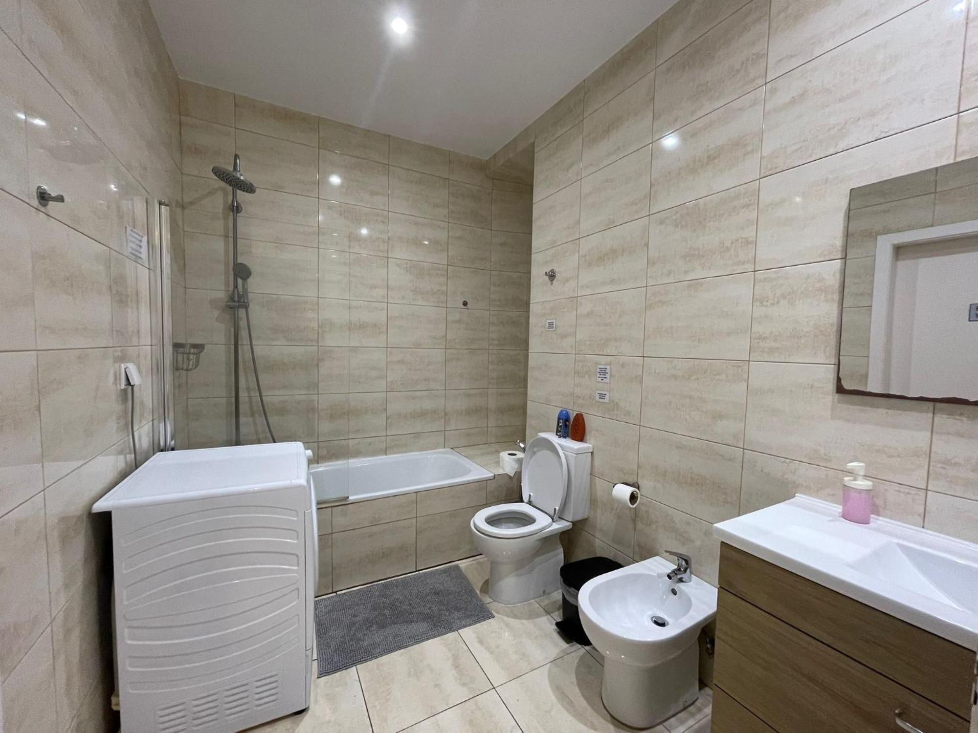 Embassy Arriaga Private Elegance Rooms In Stylish Shared Apartment Lisboa Kültér fotó